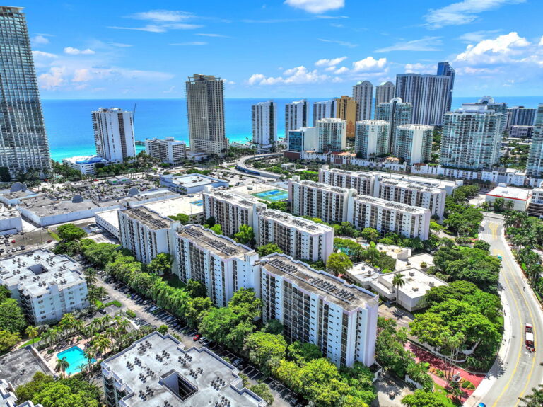 Plaza of the Americas condos for sale in Sunny Isles Beach